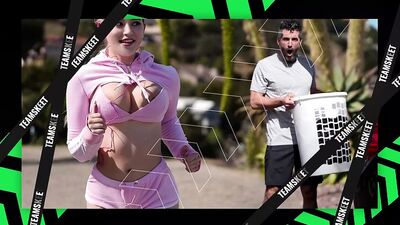 Dad Crush - невинная фигуристая тинка подпрыгивает своей сексуальной белой попкой