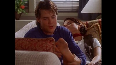Ступни Neve Campbell в колготках