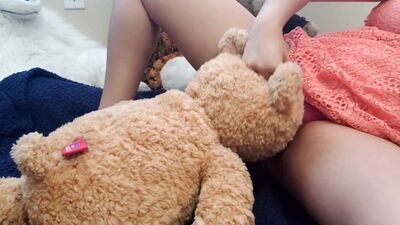 У взрослых девочек свои интересные игрушки